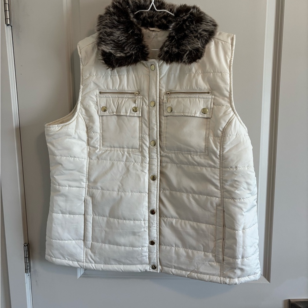 Women’s Cream Quilted Puffer Vest with Faux Fur Collar
